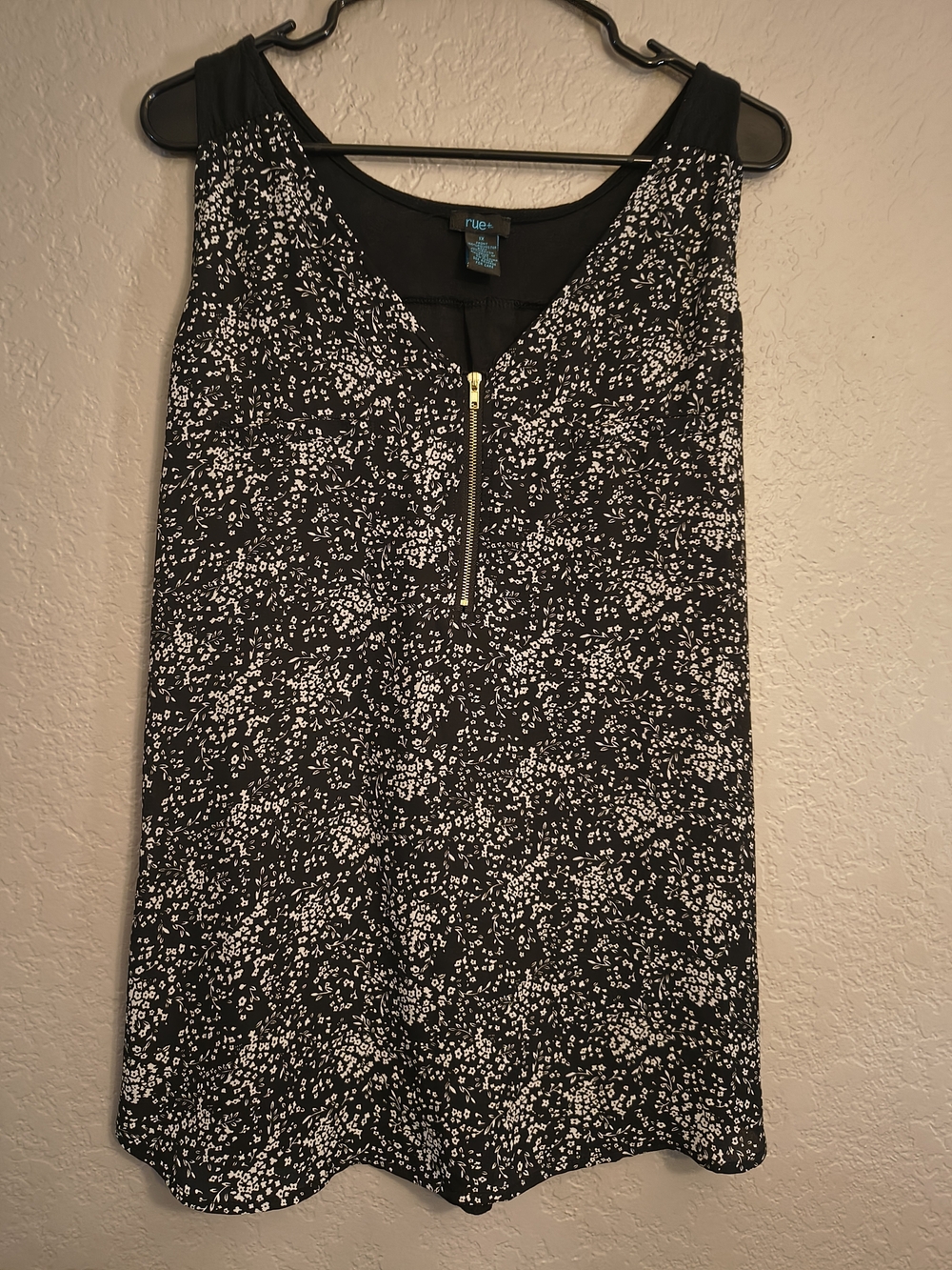 Rue21 1X Black & White Print Tank with Front Zip